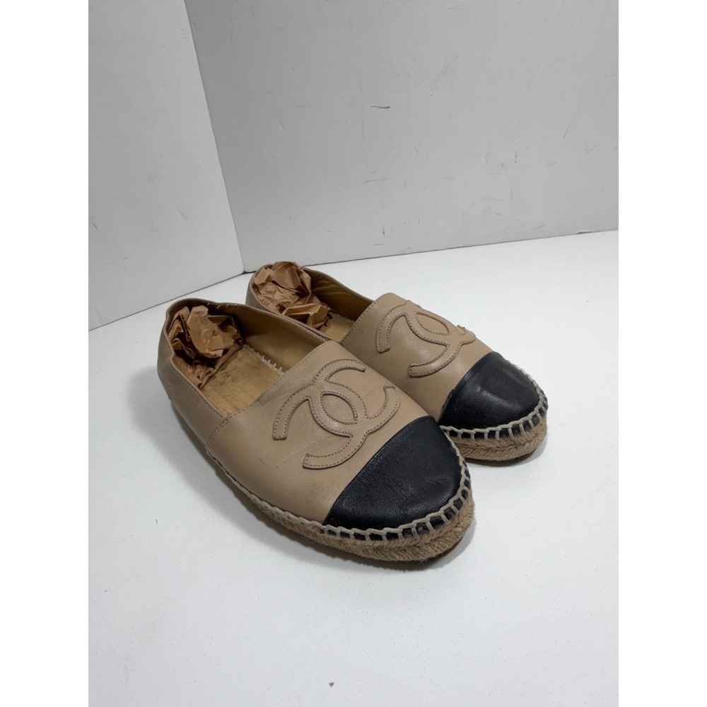 Chanel Lambskin Leather CC Logo Espadrille Flats 38/8 Beige Black Cap Toe SlipOn - Picture 12 of 12